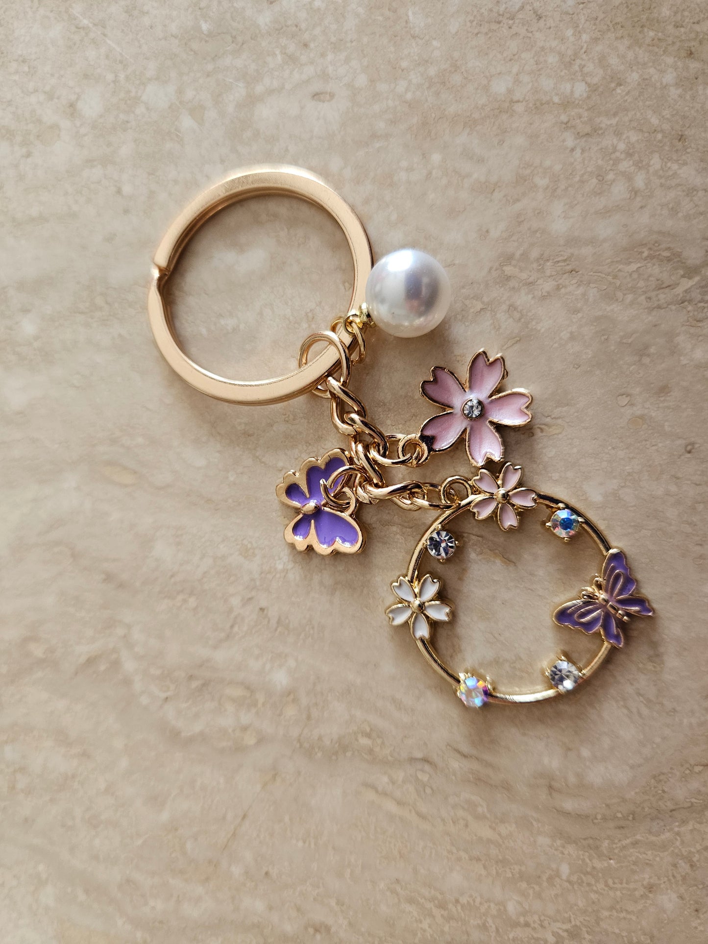 Schlüssel Binder Anhänger mit Blumen und Schmetterling