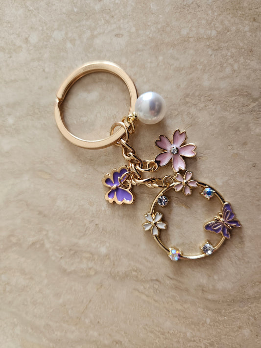 Schlüssel Binder Anhänger mit Blumen und Schmetterling